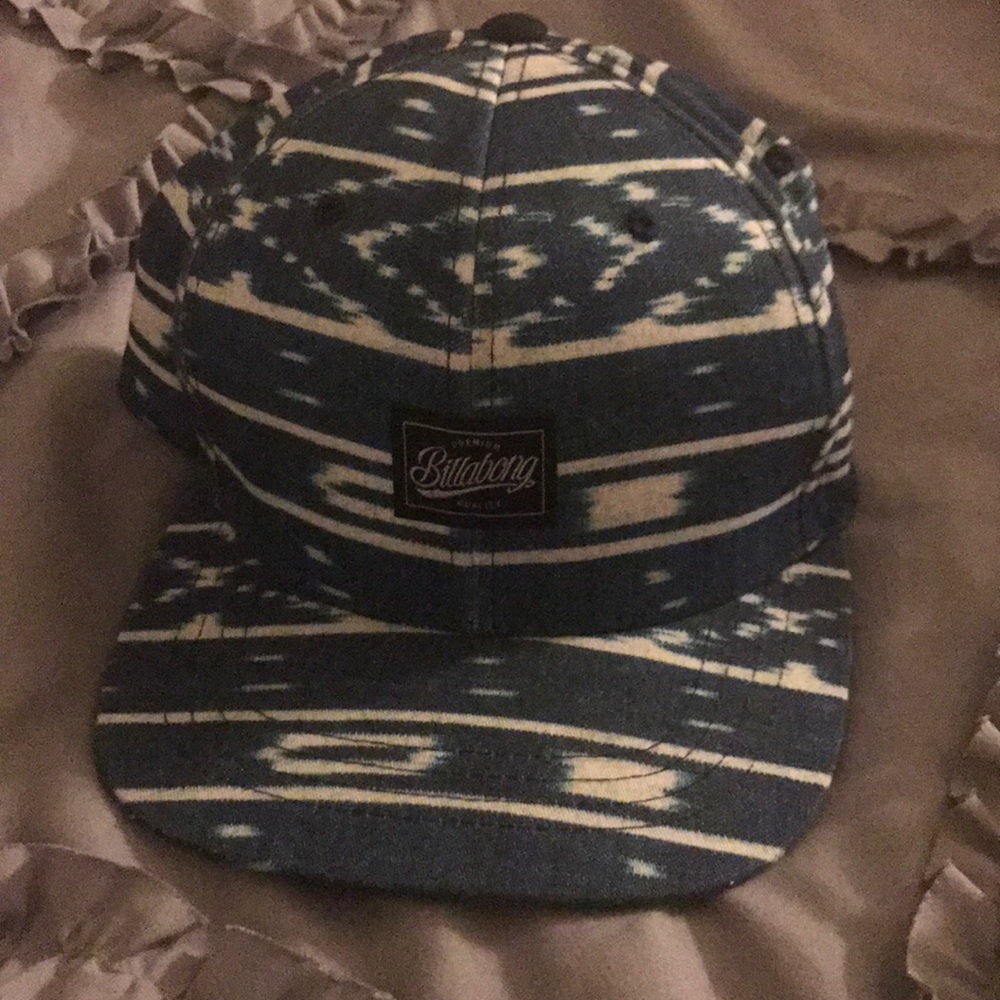 Adjustable blue and white Billabong hat 🌺